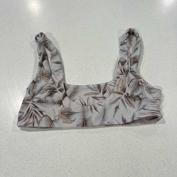 Mikoh Wailua Top in Tahitian Blossom - Picture 4 of 6